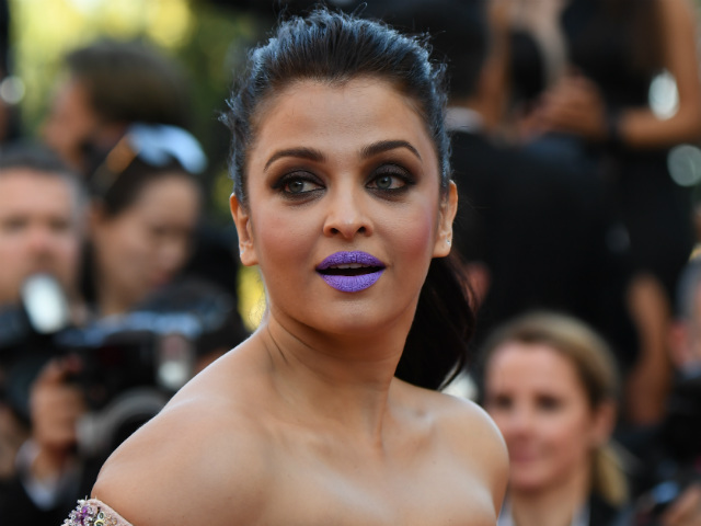 Cannes: Aishwarya Rai Bachchan's Purple Lips Keep Twitter Busy