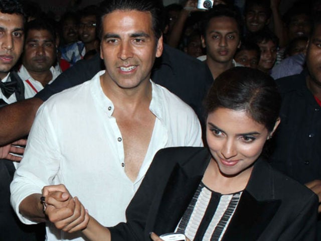 Literally Housefull. When Akshay and Gang 'Gatecrashed' Asin's Home