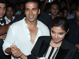 Literally <i>Housefull</i>. When Akshay and Gang 'Gatecrashed' Asin's Home Literally <i>Housefull</i>. When Akshay and Gang 'Gatecrashed' Asin's Home