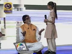 'Big B? No. I'm Smaller Than You,' Amitabh Bachchan Tells Schoolgirl
