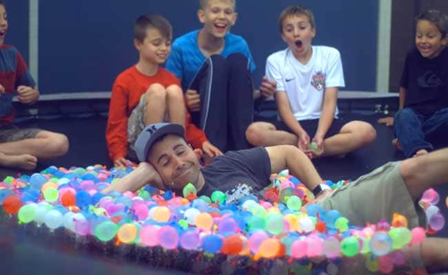 Video Shows Kids Jumping on Trampoline With 1500 Water Balloons on it