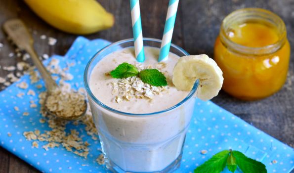 गर्मियों में बच्चों को देना है कुछ हेल्दी और टेस्टी तो बनाए Banana Coconut Smoothie, रेसिपी यहां से जानें