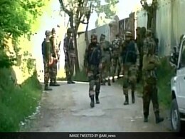 Two Encounters In Jammu and Kashmir, A Soldier And 6 Terrorists Killed Two Encounters In Jammu and Kashmir, A Soldier And 6 Terrorists Killed