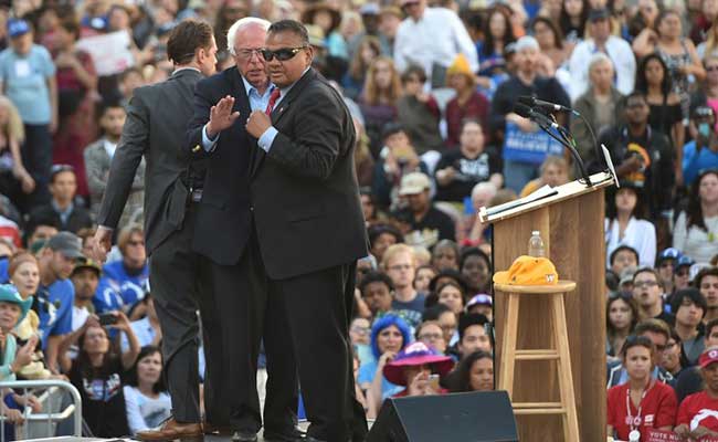 Secret Service Detain Four Protesters During Bernie Sanders' Rally