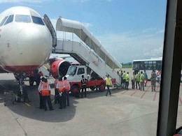 भाजपा नेताओं से भरी फ्लाइट में दिग्गज मंत्रियों का दिखा अनोखा अंदाज... भाजपा नेताओं से भरी फ्लाइट में दिग्गज मंत्रियों का दिखा अनोखा अंदाज...