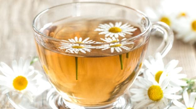 Chamomile Tea: कैमोमाइल चाय पीकर दूर करें बीमारियां, बढ़ाएं पाचन और रहें हेल्दी! 