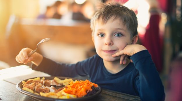 बार-बार शब्द दोहराने से भाषा जल्द सीखते हैं बच्चे