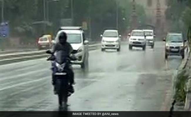 Rain, Thunderstorm In Delhi Bring Down Temperature To 33 Degrees Celsius