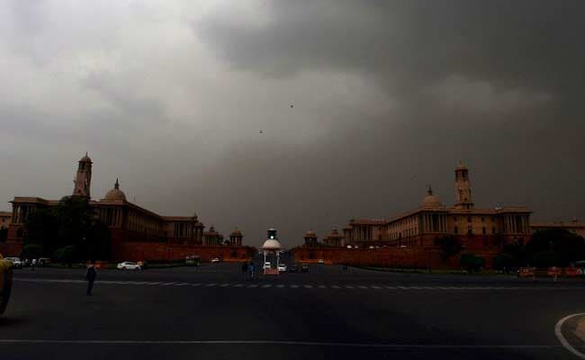 Heavy Rains In Delhi for Second Consecutive Day; Traffic Crawls