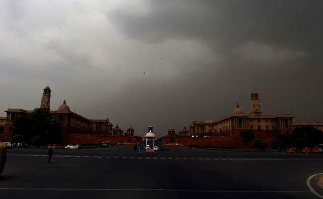 Light Scattered Rains In Several Parts Of Delhi, Maximum temperature 34.8