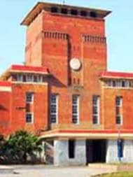 कोरोना का बढ़ता कहर, दिल्ली यूनिवर्सिटी ने ऑनलाइन कक्षाएं 16 मई तक स्थगित की