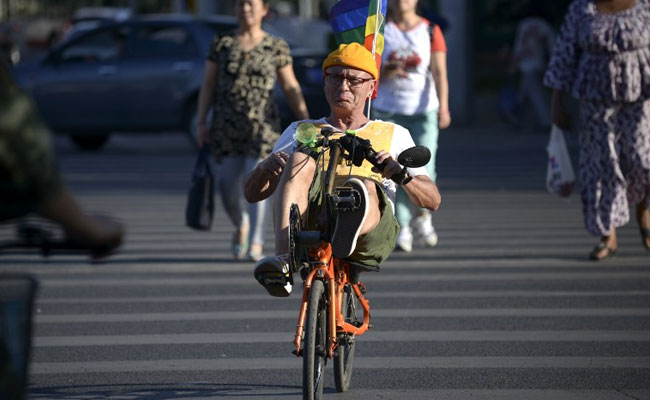 Beijing Tracks The Elderly As They Take Buses, Go Shopping