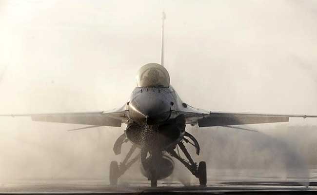US F-16 Fighter Crashes Near Washington, D.C., Pilot Safe