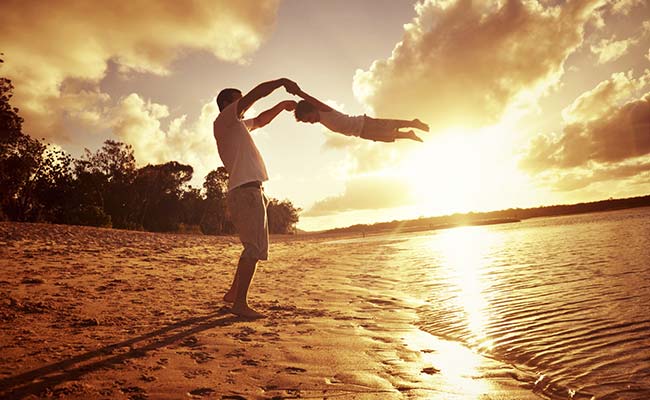 बच्चे क्यों किसी सुंदर फूल को देखते ही उसे तोड़ने के लिए मचल उठते हैं?