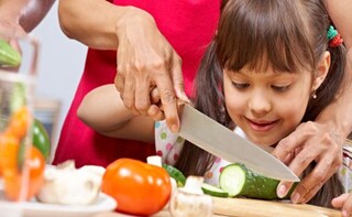 Mother's Day 2016: Smart Tips to Get Your Child More Involved with Food