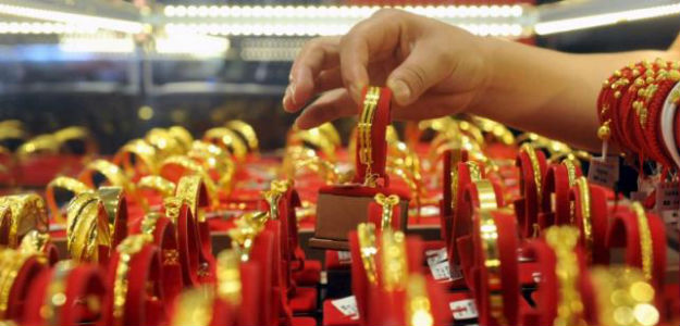 Gold Gains On Dollar Weakness; US Jobs Data In Focus