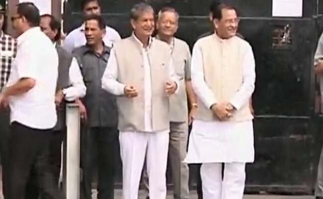 उत्तराखंड में फ्लोर टेस्ट : सीलबंद हुआ हरीश रावत का फैसला, सुप्रीम कोर्ट में कल खुलेगा लिफाफा