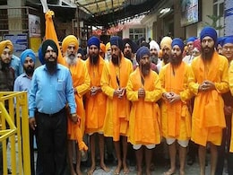 हेमकुंड साहिब और लोकपाल लक्ष्मण मंदिर के कपाट खुले, पहले दिन 10 हजार श्रद्धालुओं ने किया दर्शन हेमकुंड साहिब और लोकपाल लक्ष्मण मंदिर के कपाट खुले, पहले दिन 10 हजार श्रद्धालुओं ने किया दर्शन