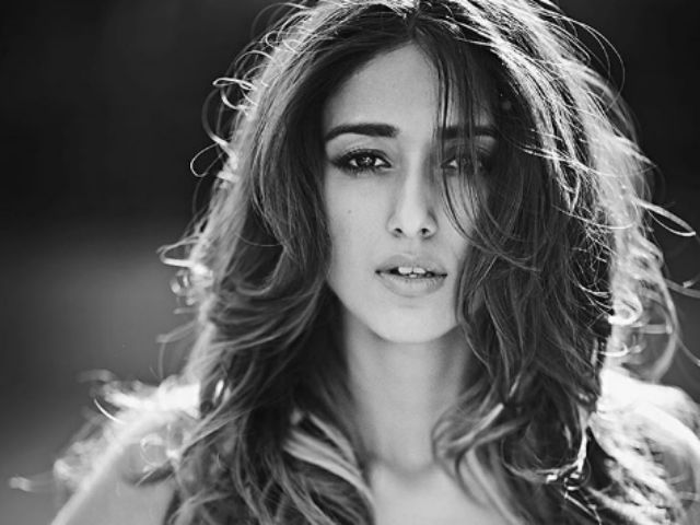 Ileana D'Cruz is 'Proud' of Doing Akshay Kumar's <I>Rustom</i>