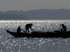 श्रीलंकाई नौसेना की गोलीबारी में दो भारतीय मछुआरे घायल