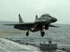 चीन के साथ तनातनी के बीच नौसेना MiG-29K लड़ाकू विमानों को नॉर्थ एयरबेस पर कर सकती है तैनात: रिपोर्ट