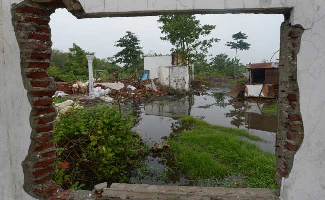 Disaster Tourism: Bitter Lifeline For Mud Volcano Survivors