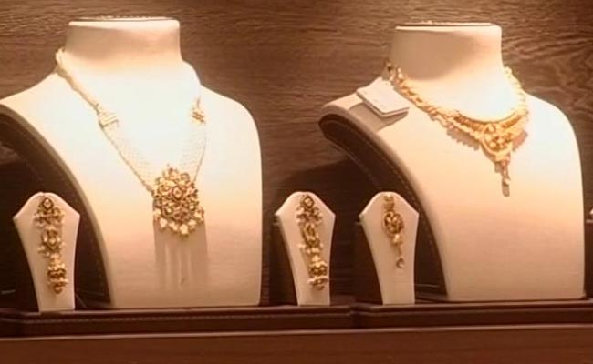 अक्षय तृतीया के शुभ मुहूर्त के बावजूद सोना-चांदी में बेहद मंदी का माहौल