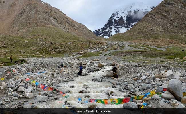 First Group Of Kailash-Mansarovar Pilgrims For 2019 <i>Yatra</i> Reach Tibet
