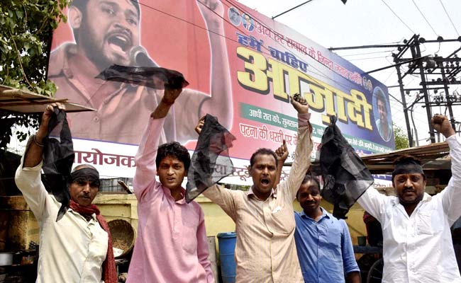 JNU Students' Union President Kanhaiya Kumar Shown Black Flags In Patna