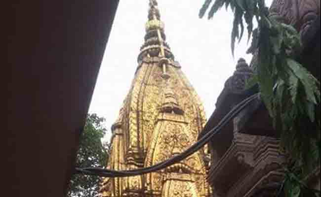 वाराणसी : कोविड के चलते काशी विश्वनाथ मंदिर के गर्भगृह में प्रवेश पर लगी रोक
