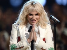 Kesha Gets Standing Ovation For Billboard Music Awards Performance