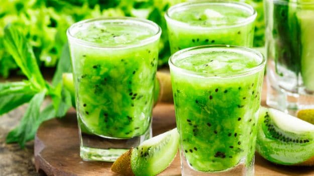 Kiwi Juice Benefits: गर्मियों में कीवी का जूस पीने के 5 बेहतरीन फायदे