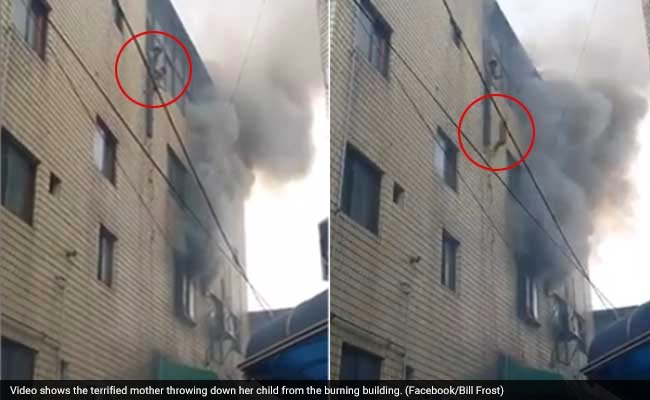 जब धू-धूकर जलती इमारत की चौथी मंजिल से महिला ने नीचे फेंक दिए अपने तीन बच्चे...