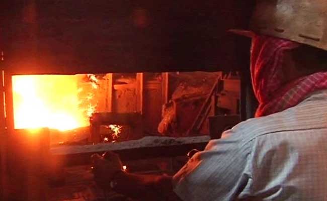 No Jobs, Rising Workforce: Government Confronts Its Worst Nightmare