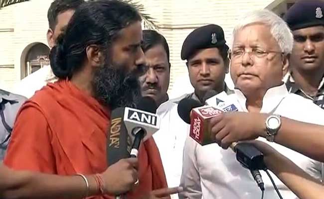 रामदेव को कभी कहा था 'हड्डियों का चूरा मिलाकर बेचते हैं'; आज उन्हीं की क्रीम लगा रहे लालू रामदेव को कभी कहा था 'हड्डियों का चूरा मिलाकर बेचते हैं'; आज उन्हीं की क्रीम लगा रहे लालू