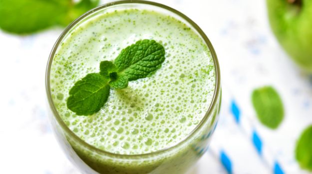 गर्मियों से राहत पाने के लिए 5 मिनट में बनाकर तैयार करें ये रिफ्रेशिंग खीरा लस्सी, पीने के बाद हर कोई करेगा तारीफ गर्मियों से राहत पाने के लिए 5 मिनट में बनाकर तैयार करें ये रिफ्रेशिंग खीरा लस्सी, पीने के बाद हर कोई करेगा तारीफ