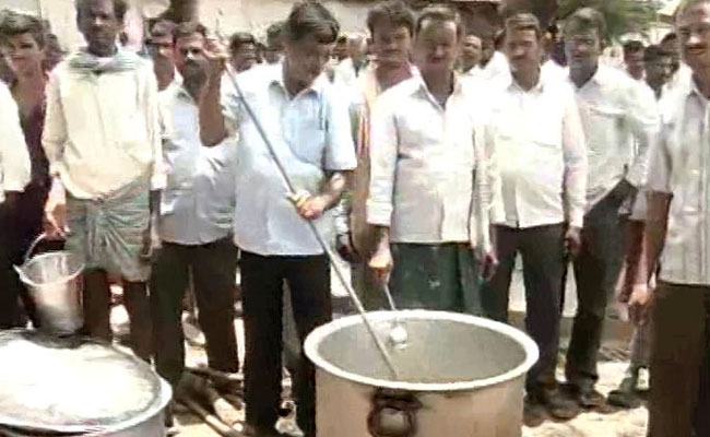 In Telangana Chief Minister KCR's Hometown, A Protest 'Cookout' By Farmers