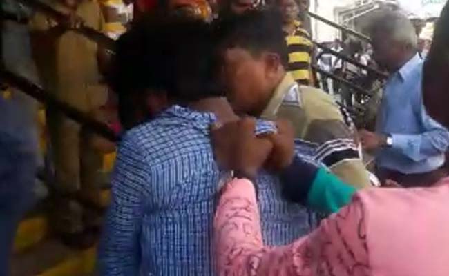 मुंबई : चोर समझकर पीट दिया, लेकिन मामला निकला कुछ और...!