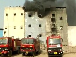 दिल्ली के नरेला में जूता फैक्टरी में भीषण आग, लाखों का माल स्वाहा, कोई हताहत नहीं दिल्ली के नरेला में जूता फैक्टरी में भीषण आग, लाखों का माल स्वाहा, कोई हताहत नहीं