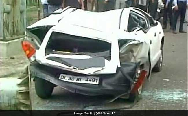 1 Killed As Signboard Collapses, Crushes Car, Motorcycle In Noida