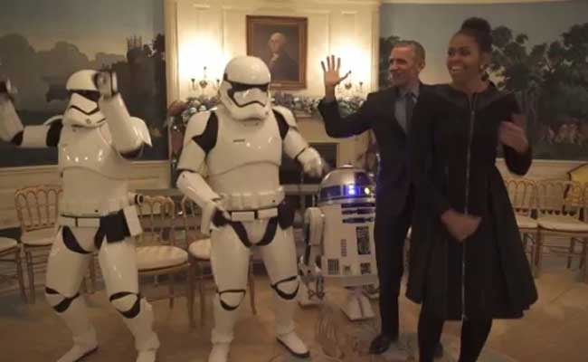 जब मिशेल और बराक ओबामा ने रोबोट के साथ नाचकर मनाया स्टार वॉर्स डे
