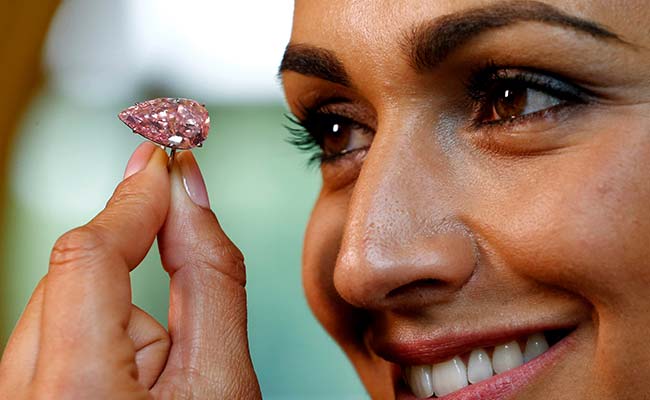 pear shaped pink diamond reuters