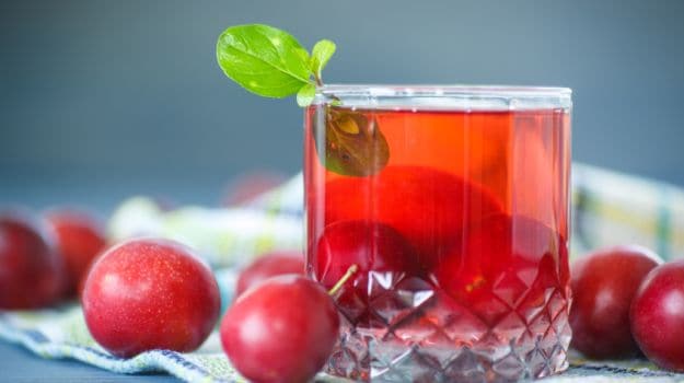 Benefits Of Plum Juice: आलूबुखारा जूस पीने के अद्भुत फायदे