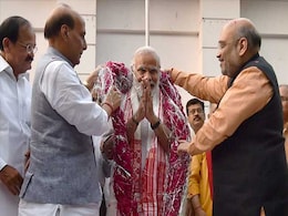 UPA-2 पर भारी दो साल पुरानी मोदी सरकार, लेकिन विकास की गति पर ब्रेक लगाते कुछ बेबुनियाद मुद्दे UPA-2 पर भारी दो साल पुरानी मोदी सरकार, लेकिन विकास की गति पर ब्रेक लगाते कुछ बेबुनियाद मुद्दे