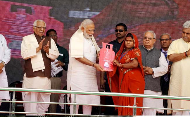 At Free Cooking Gas Scheme Launch, PM Modi Says He Is 'Shramik No 1'