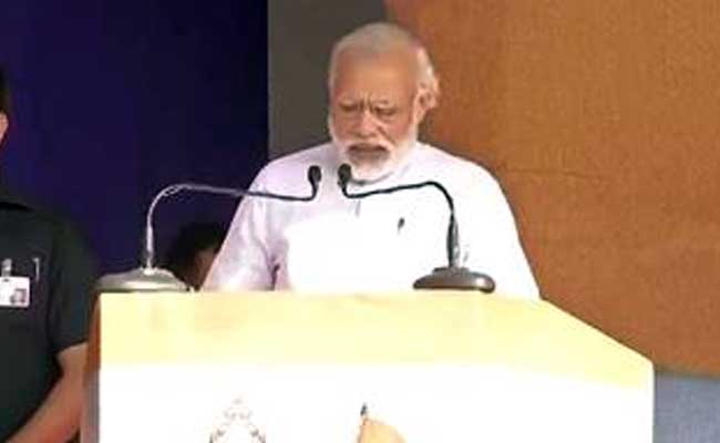 PM Modi Unveils Cooking Gas Scheme For Poor In Karnataka