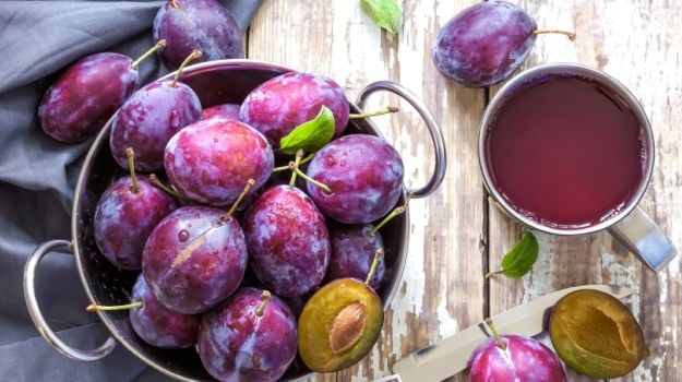 7 Amazing Prunes Benefits: The Dry Fruit You've Ignored for Too Long ...