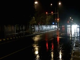 DELHI-NCR में गरज के साथ बारिश, तेज हवाओं ने बदला मौसम का मिजाज DELHI-NCR में गरज के साथ बारिश, तेज हवाओं ने बदला मौसम का मिजाज