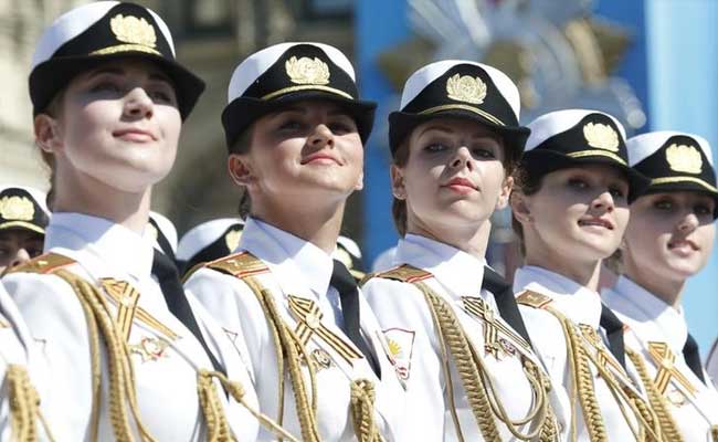 russian female soldiers military parade