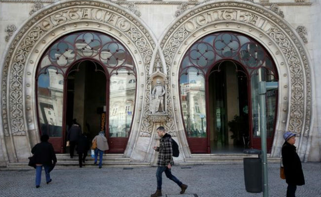 Selfie Gone Wrong Fells 126-Year-Old Statue Of Portuguese King